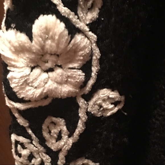 Statement Curio Long Sweater Coat/Floral Detail - Picture 6 of 8